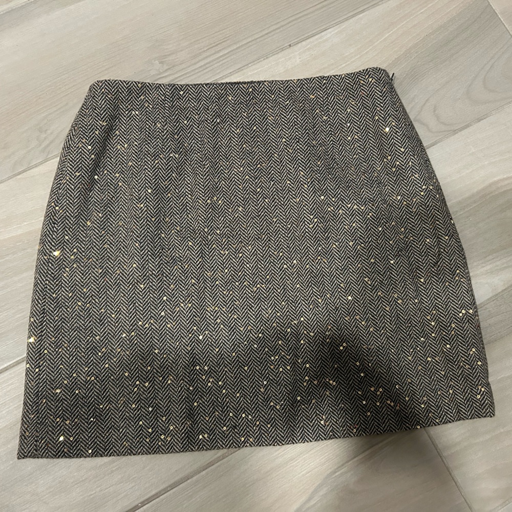 New never worn Loft skirt.